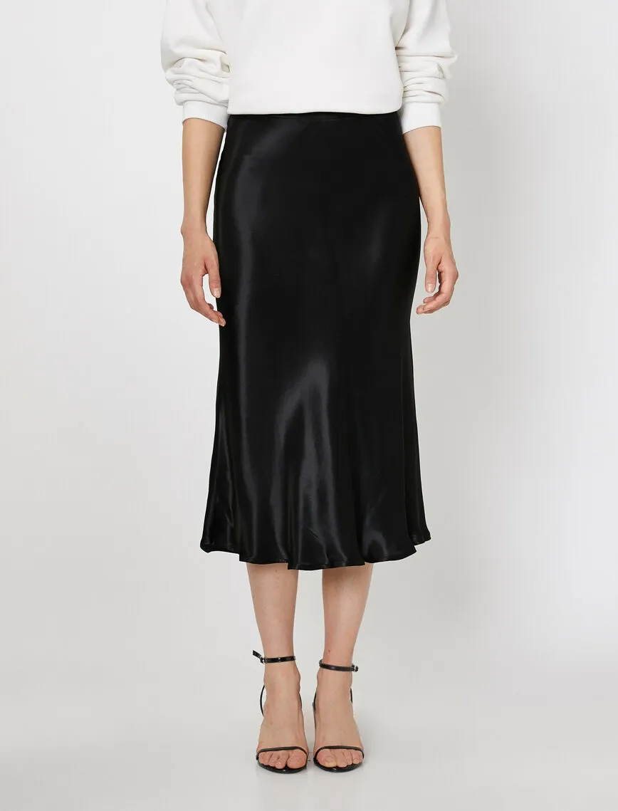 11929 Black Plain Midi Skirt