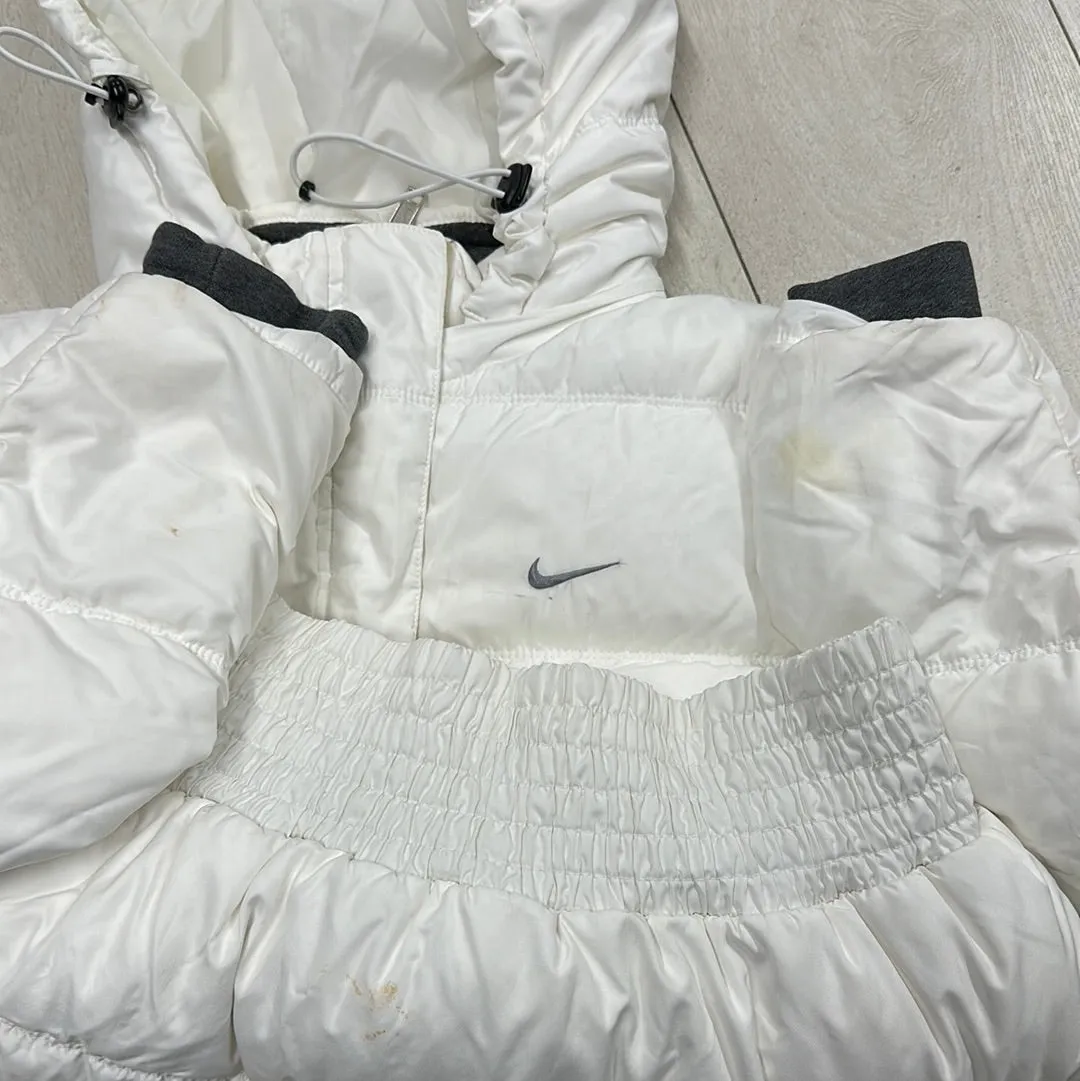 2000's white nike puffer jacket