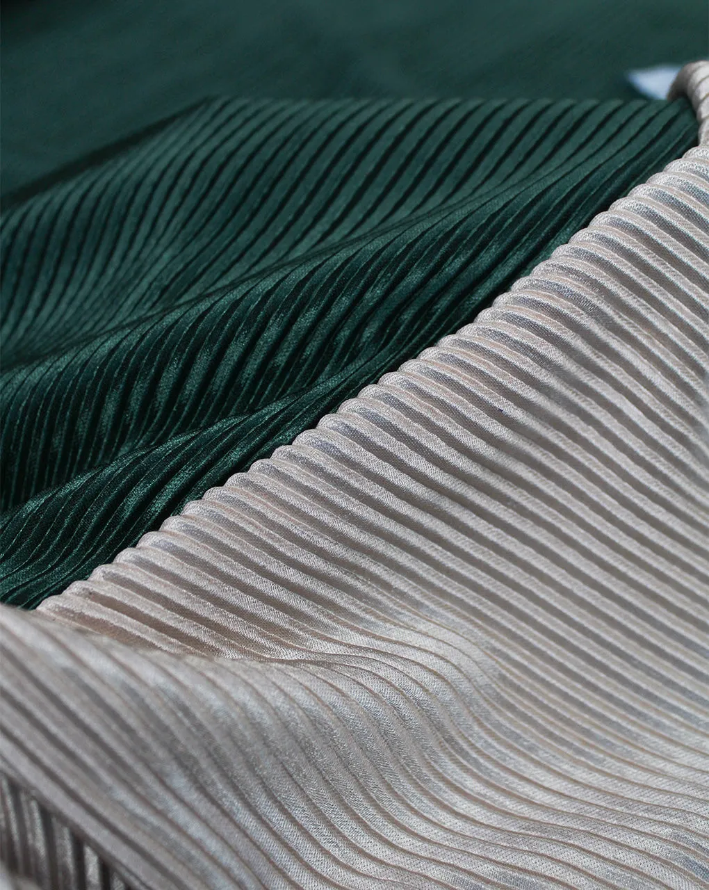 Dark Green Ombre Pattern Polyester Pleated Fabric