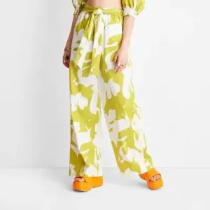 Future Collective with Alani Noelle Womens Plus Relaxed Wide Floral Wide- Pants