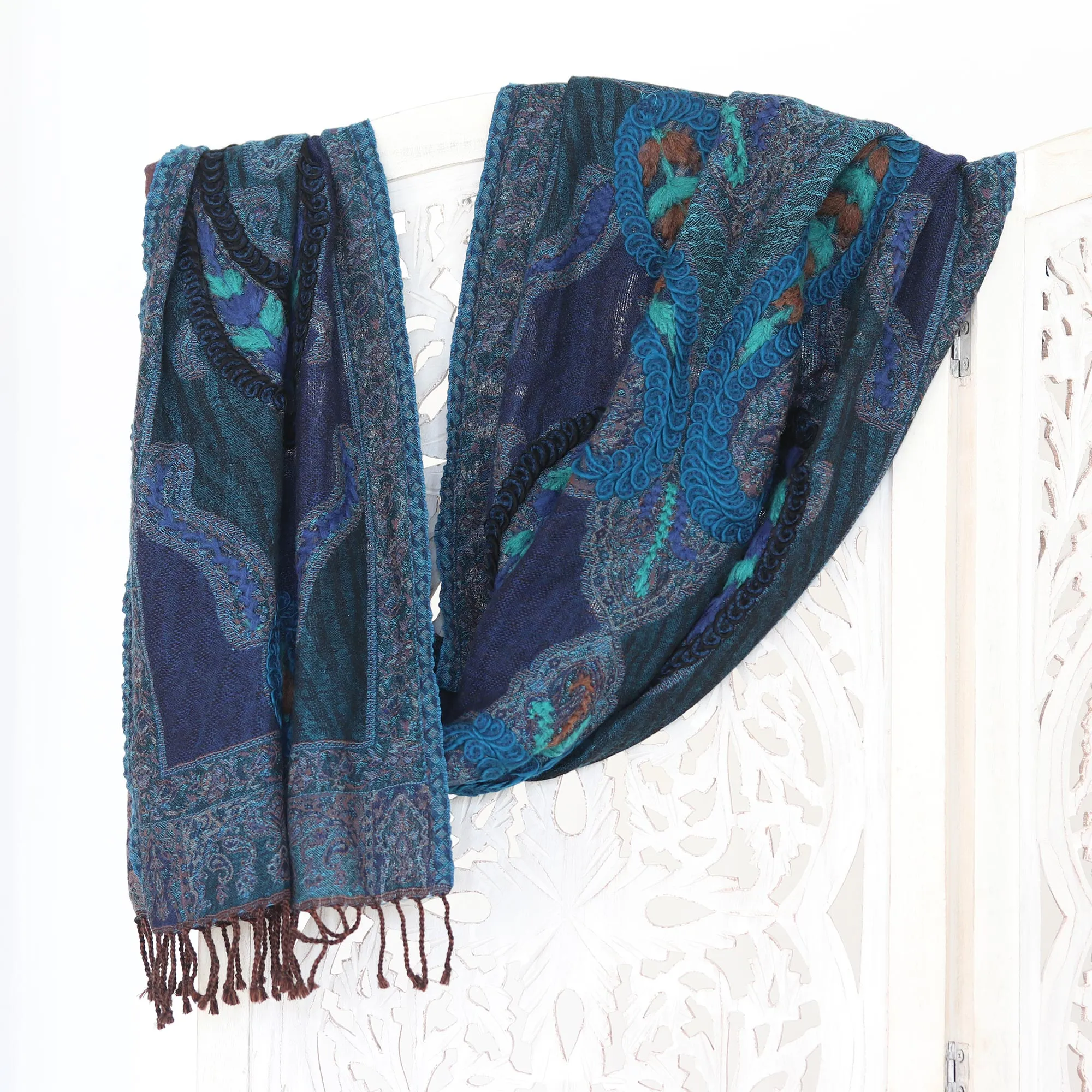 Hand-Embroidered Paisley Patterned Wool Shawl - Magic Paisley