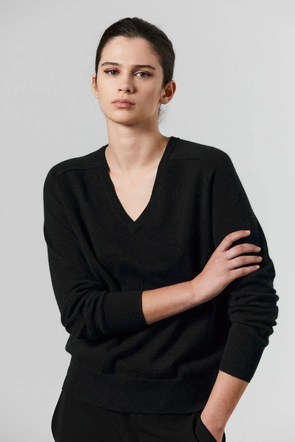 Laing - Amy Cashmere V-Neck Putty/Almond/Black