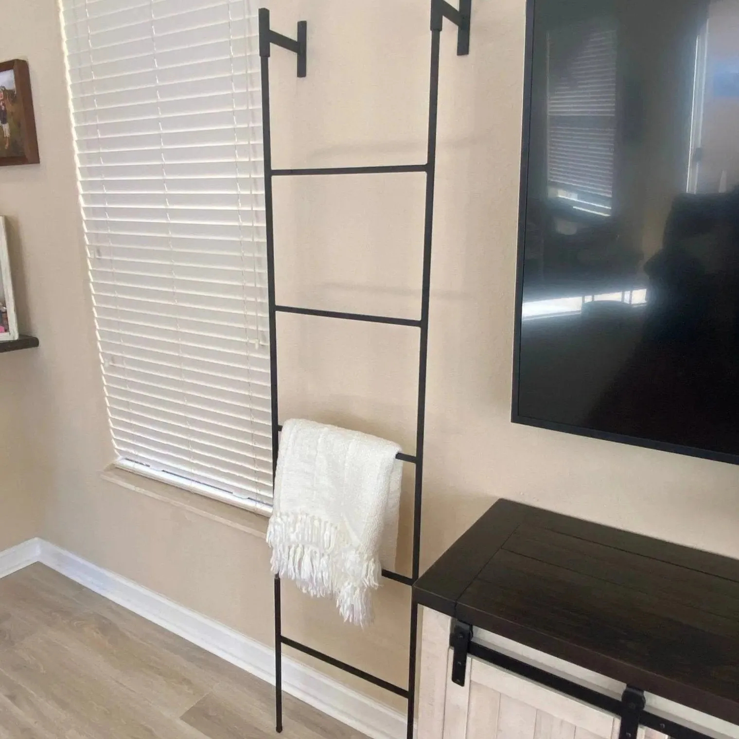 The Brielle Top Mounted Blanket Ladder