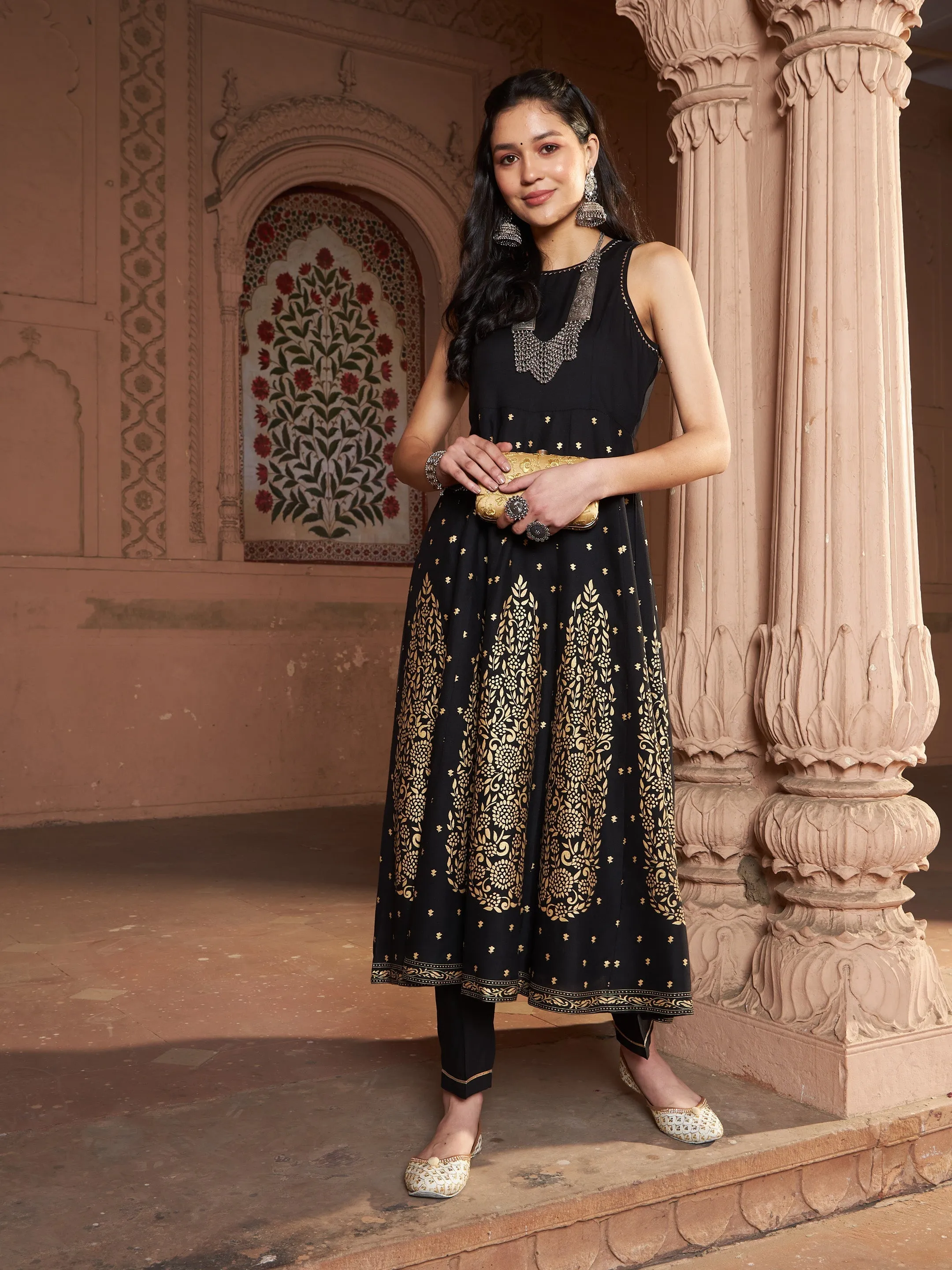 Women Black Kali Foil Sleeveless Anarkali Kurta With Pants